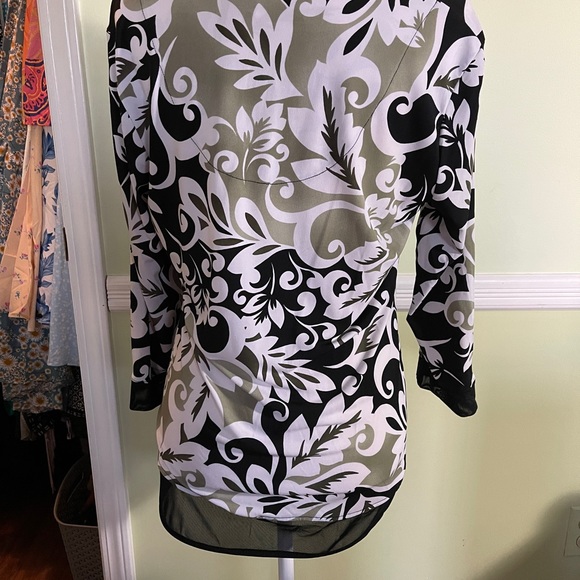 Patterned Blouse - Picture 6 of 7